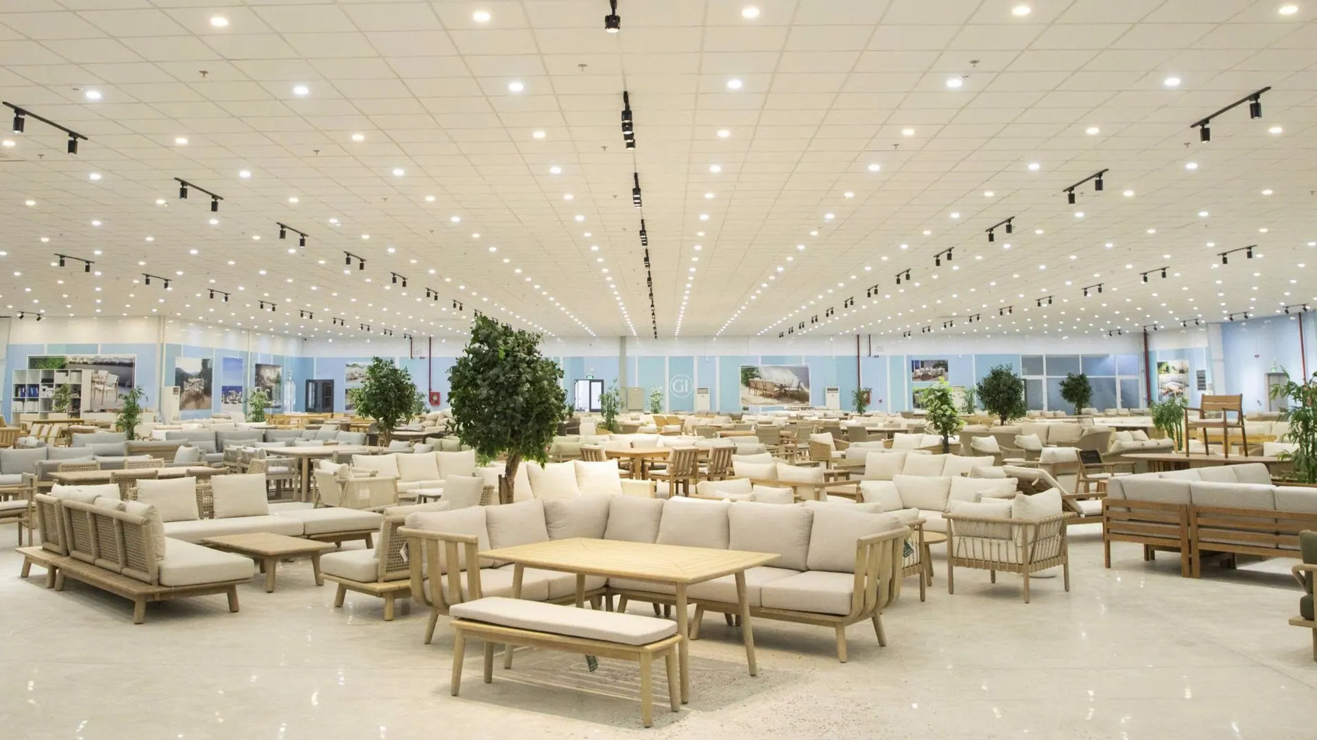 4,000 sqm showroom, partner review